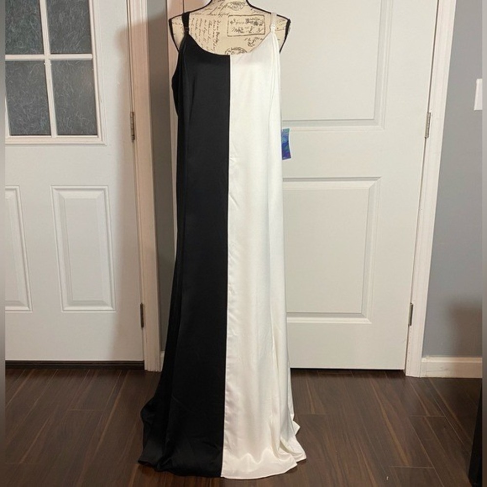 Disney for Torrid Black & White 101 Dalmatians Cruella De Vil‎ Evening Gown 18 M - Picture 5 of 13
